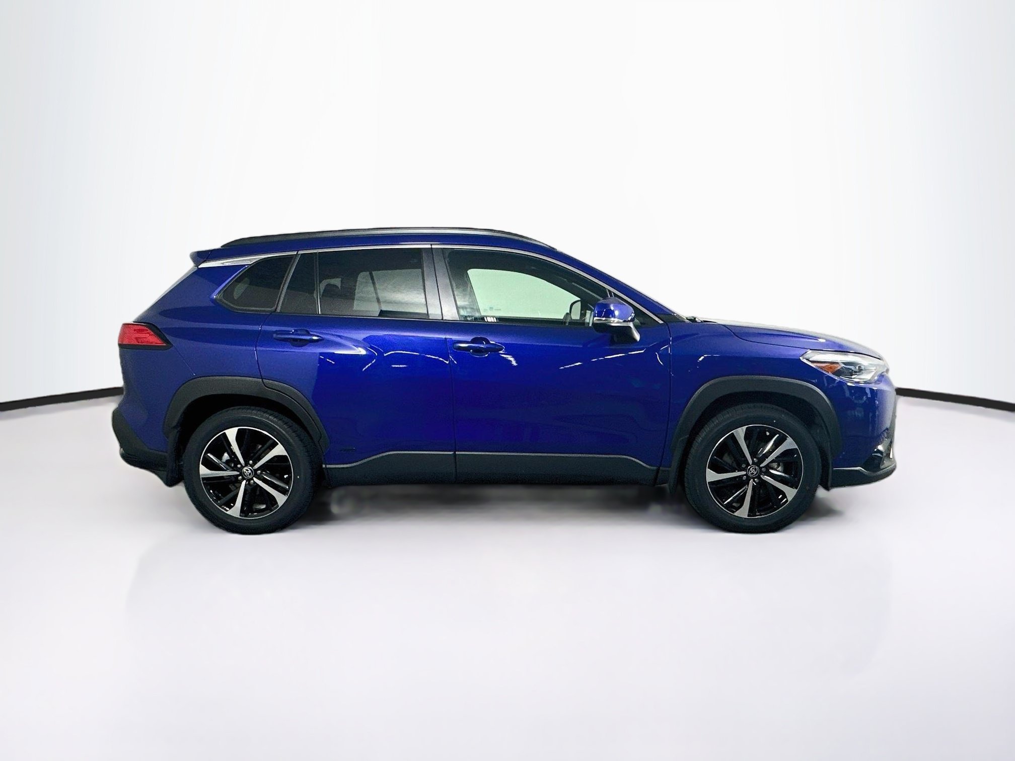 Certified 2023 Toyota Corolla Cross AWD Hybrid w/ Convenience Package image 2