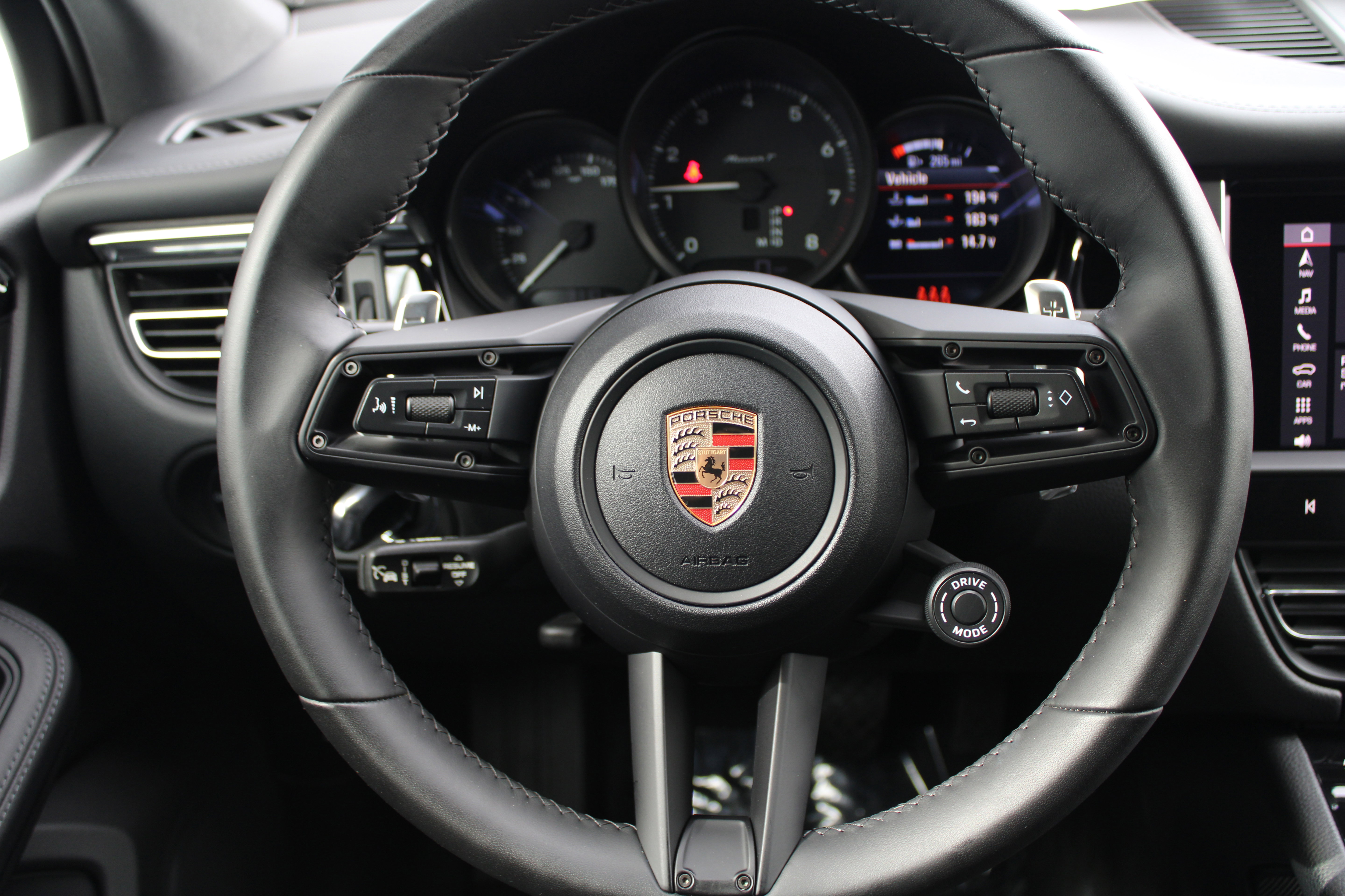 Certified 2025 Porsche Macan Turbo image 19