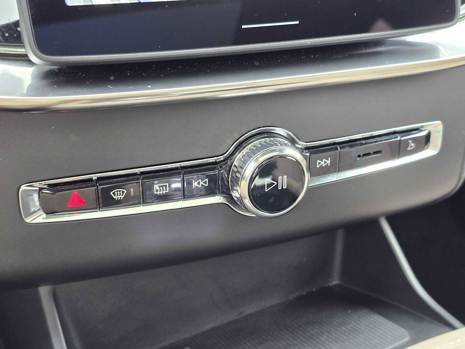 Certified 2025 Volvo XC90 T8 Ultra image 31