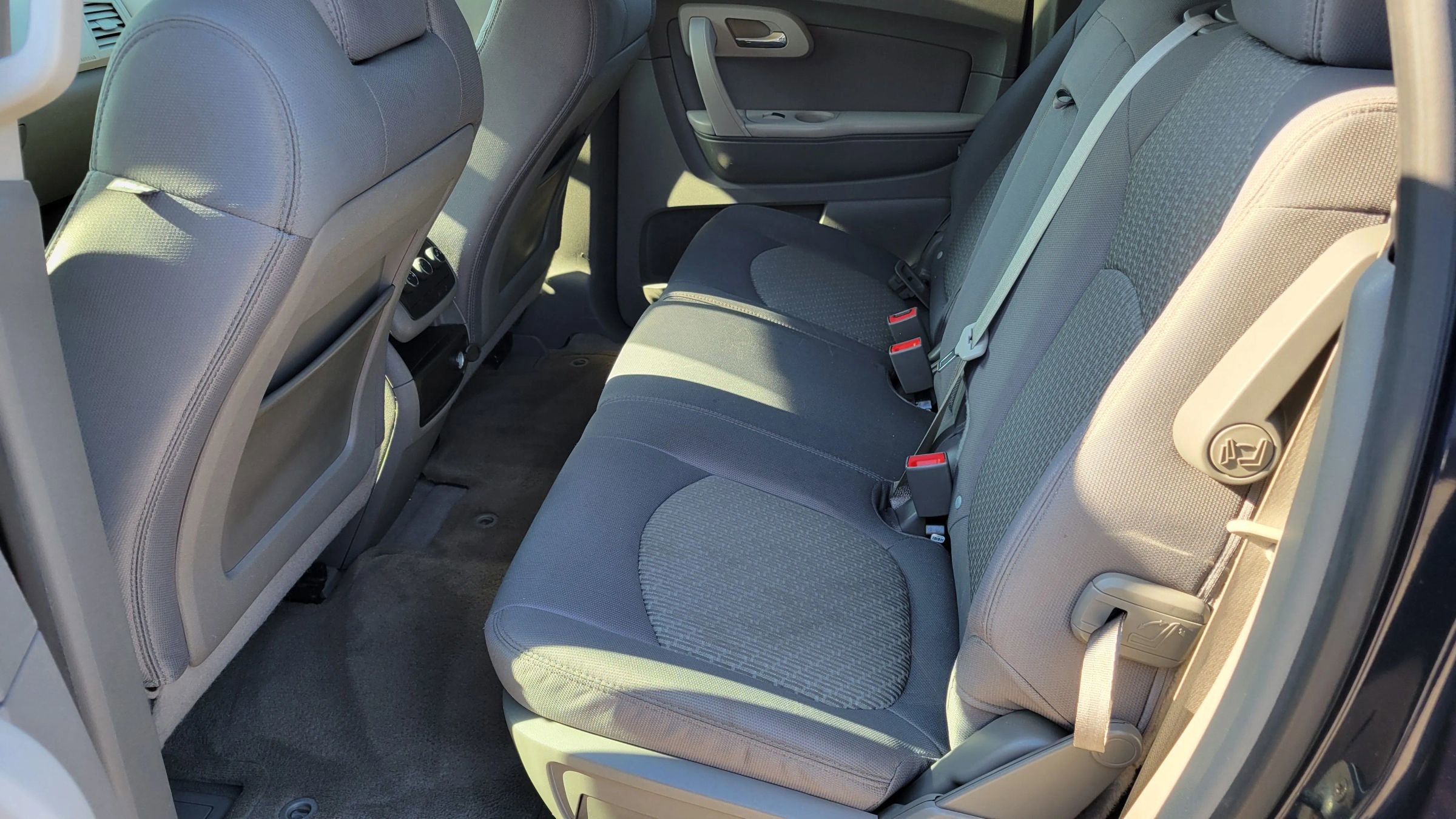 Used 2012 Chevrolet Traverse LS FWD image 12