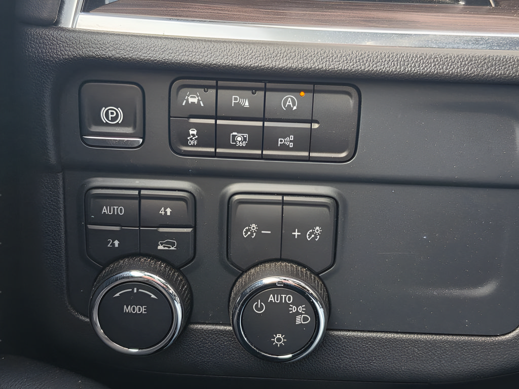 Used 2025 Chevrolet Tahoe LT AWD/4WD image 31
