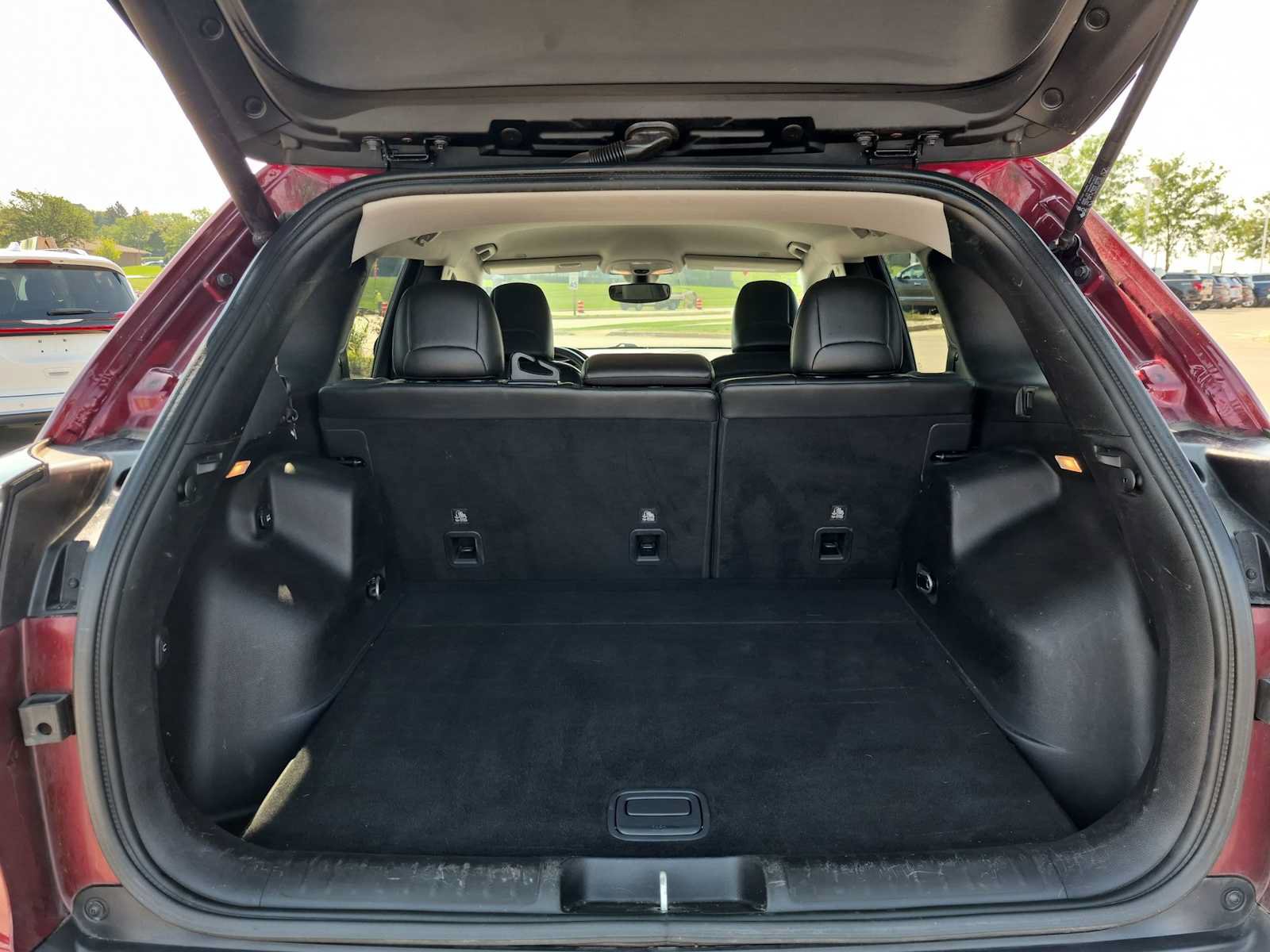 Used 2019 Jeep Cherokee Latitude Plus w/ Comfort/Convenience Group AWD/4WD image 29