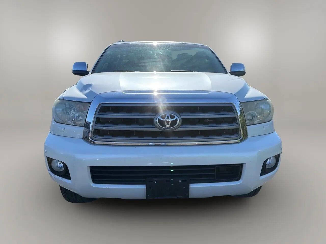 Used 2014 Toyota Sequoia Platinum AWD/4WD image 2