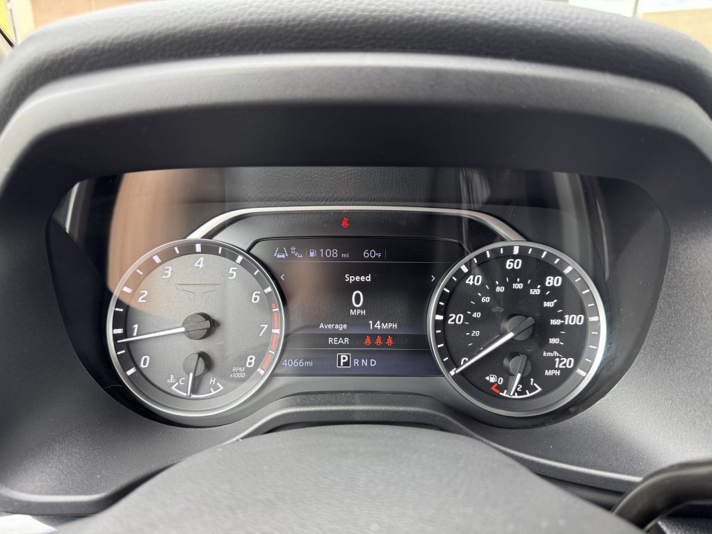 Used 2024 Nissan Titan SV w/ SV Convenience Package RWD image 17