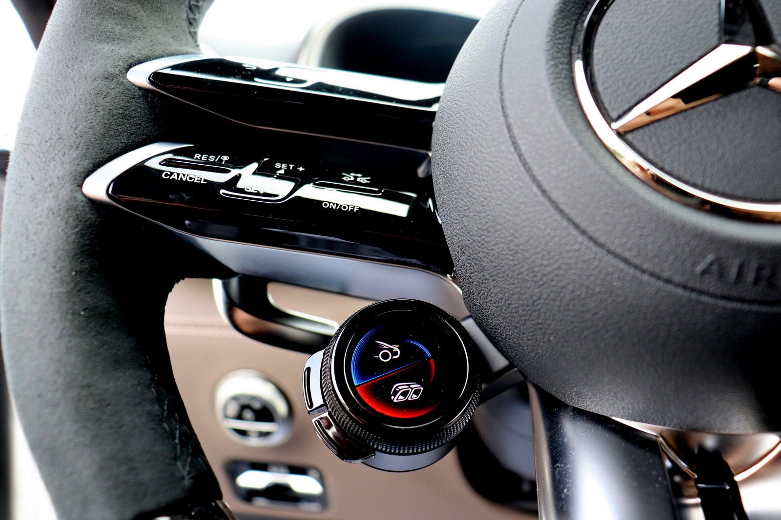 Used 2025 Mercedes-Benz SL 63 AMG 4MATIC image 38