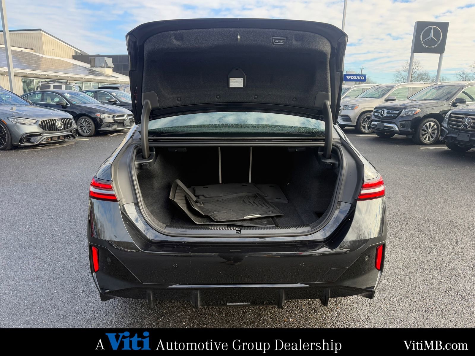 Used 2025 BMW i5 M60 w/ Executive Package image 23