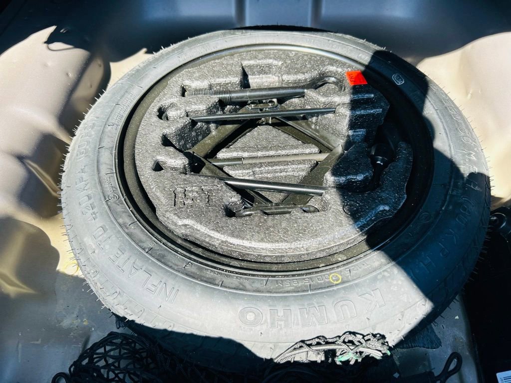 Used 2023 Hyundai Elantra Blue image 12