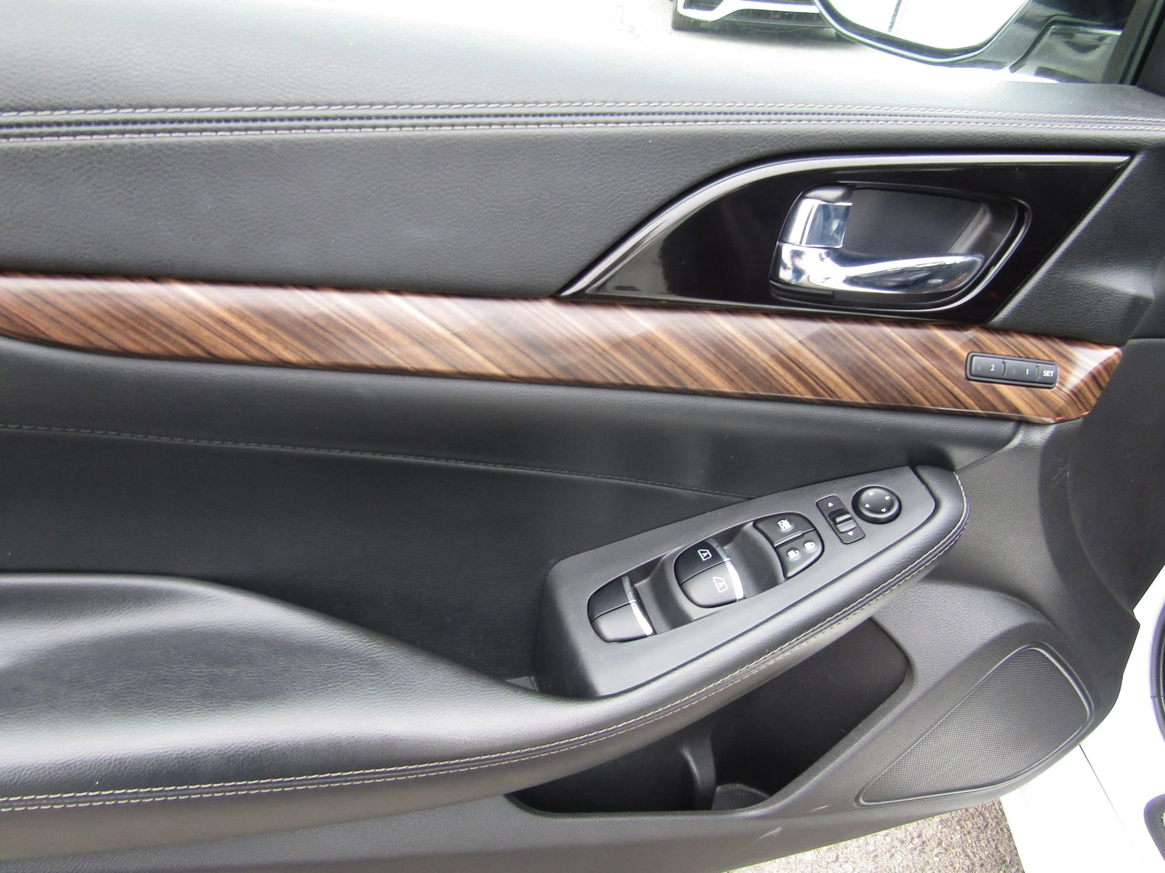 Used 2016 Nissan Maxima Platinum image 21