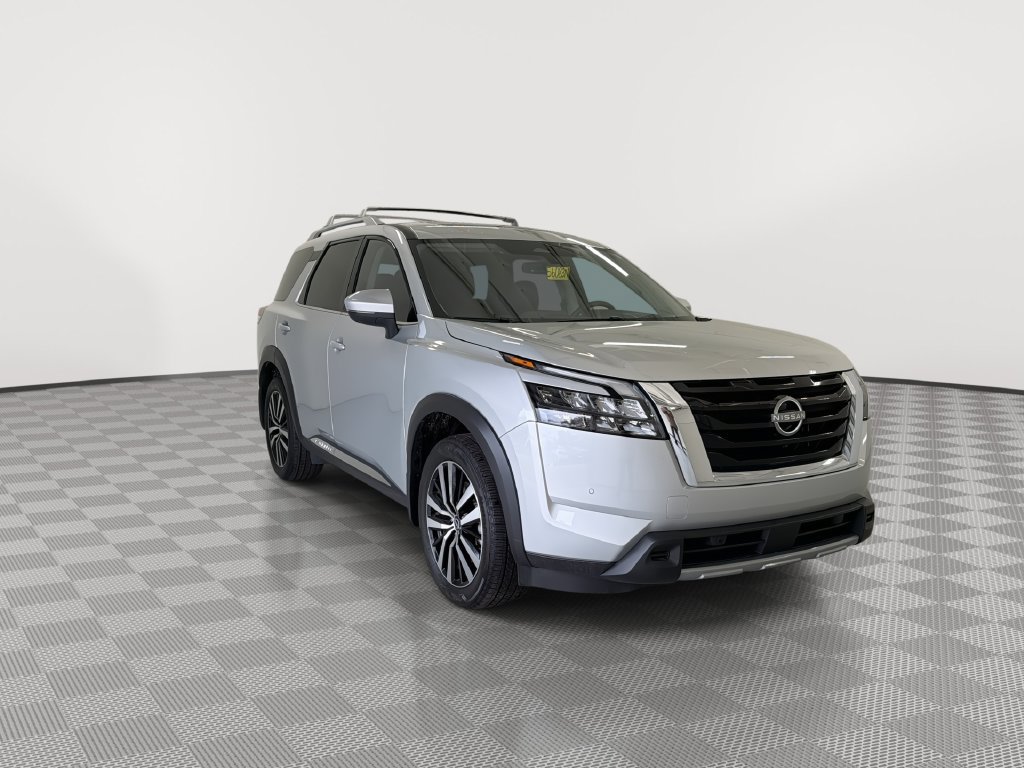Certified 2025 Nissan Pathfinder Platinum w/ Cargo Package FWD image 3