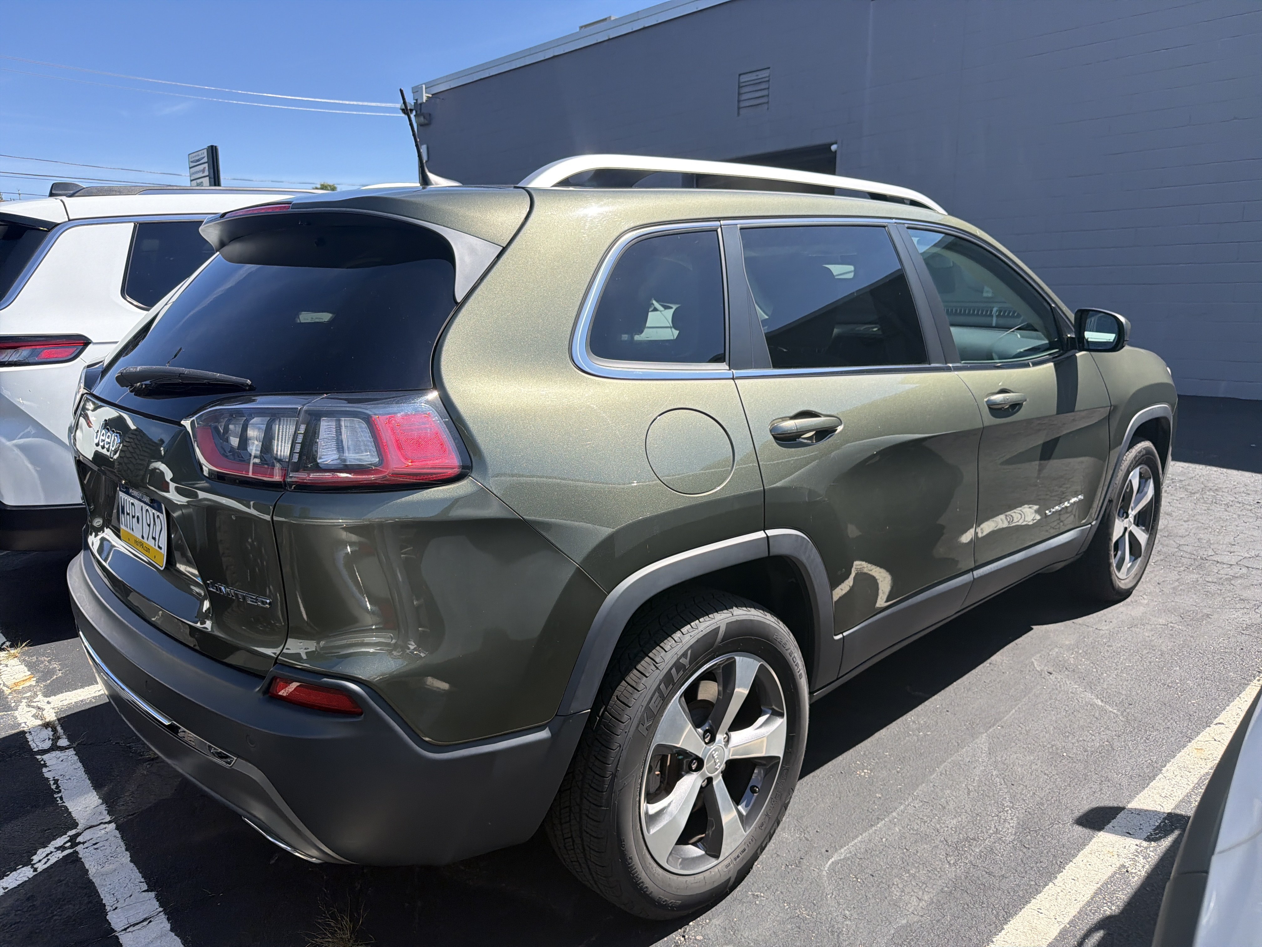 Used 2020 Jeep Cherokee Limited AWD/4WD image 6