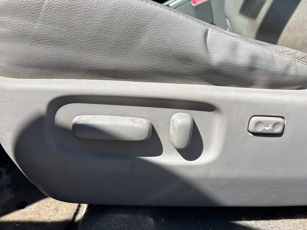 Used 2010 Toyota RAV4 Limited image 17