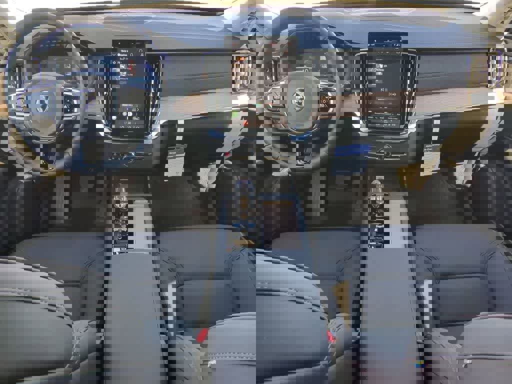 Certified 2026 Volvo XC90 B6 Plus w/ Protection Package Premier image 14