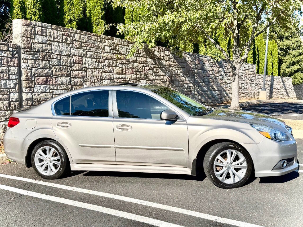 Used 2014 Subaru Legacy 2.5i Limited w/ Moonroof Package image 5