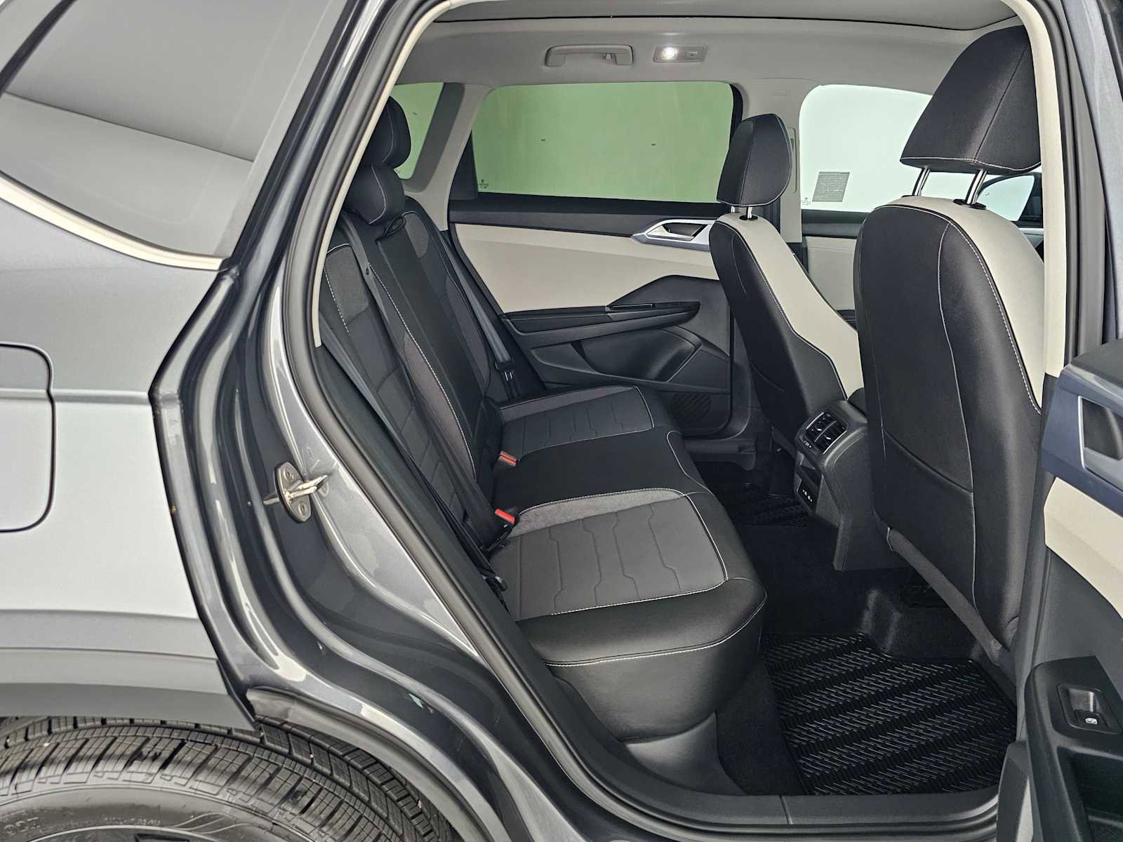 Used 2026 Volkswagen Taos SE image 12