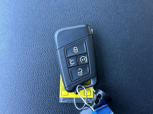 Used 2020 Volkswagen Atlas Cross Sport SEL Premium R-Line image 33