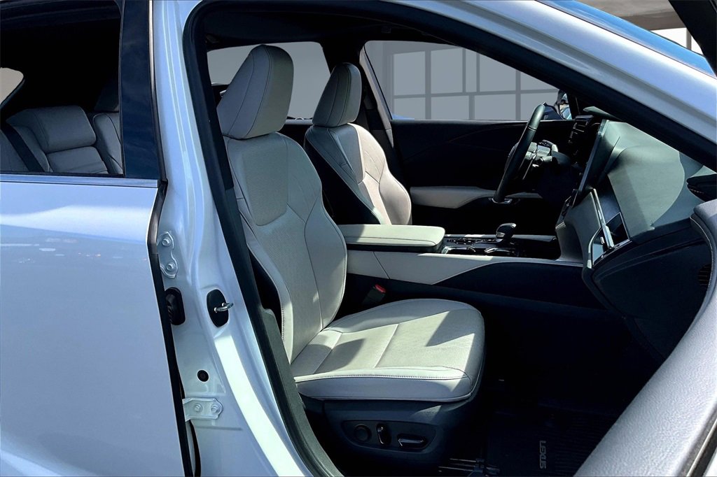 Used 2024 Lexus RX 350 w/ Technology Package image 7