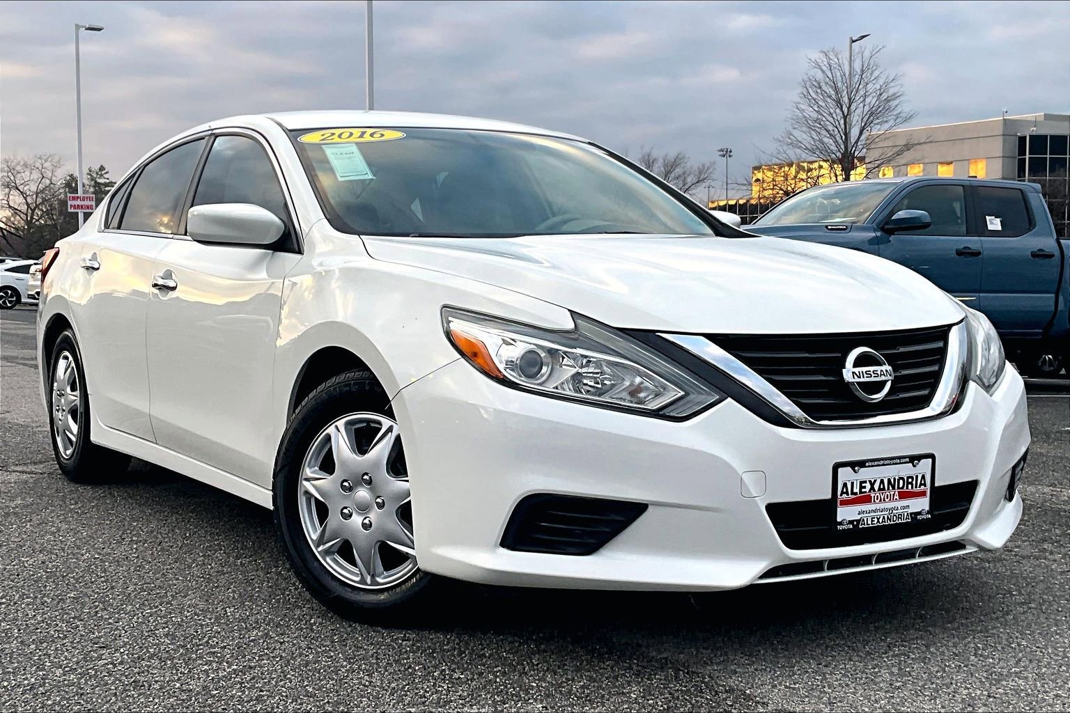 Used 2016 Nissan Altima 2.5 S w/ Power Driver Seat Package image 2