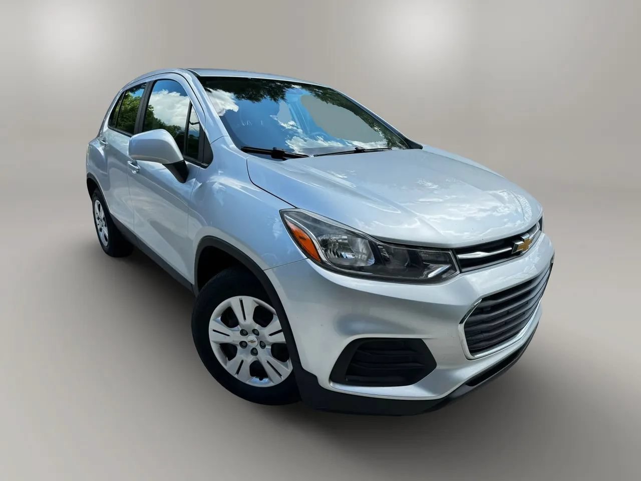 Used 2017 Chevrolet Trax LS FWD image 2