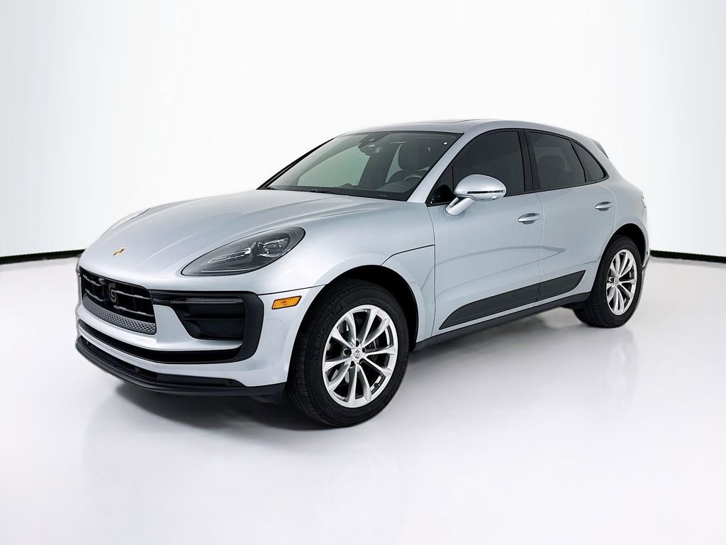 Certified 2025 Porsche Macan image 1