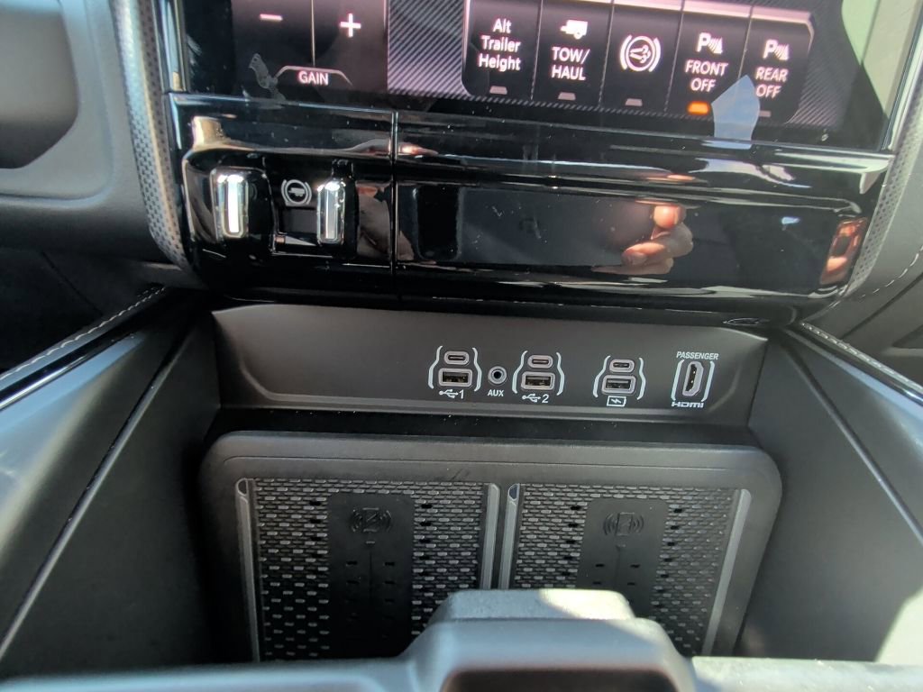 Used 2025 RAM 3500 Limited AWD/4WD image 22