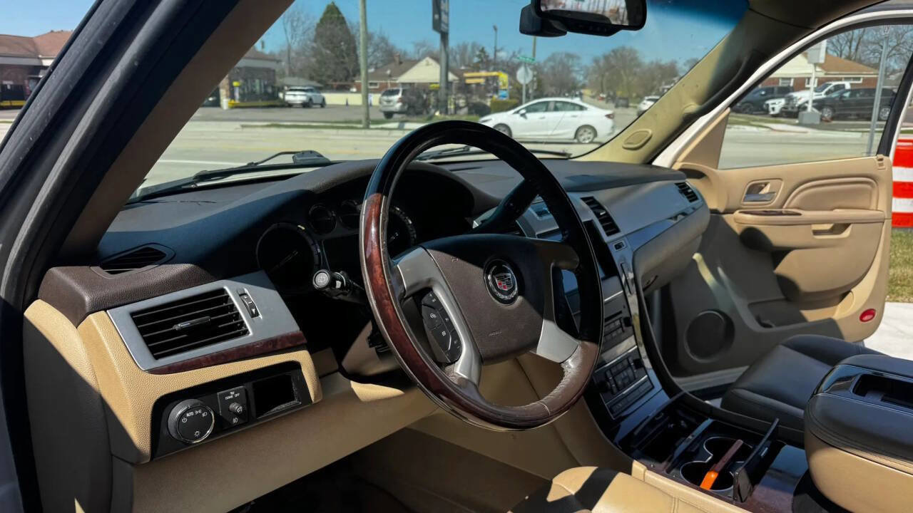 Used 2011 Cadillac Escalade ESV Luxury AWD/4WD image 26
