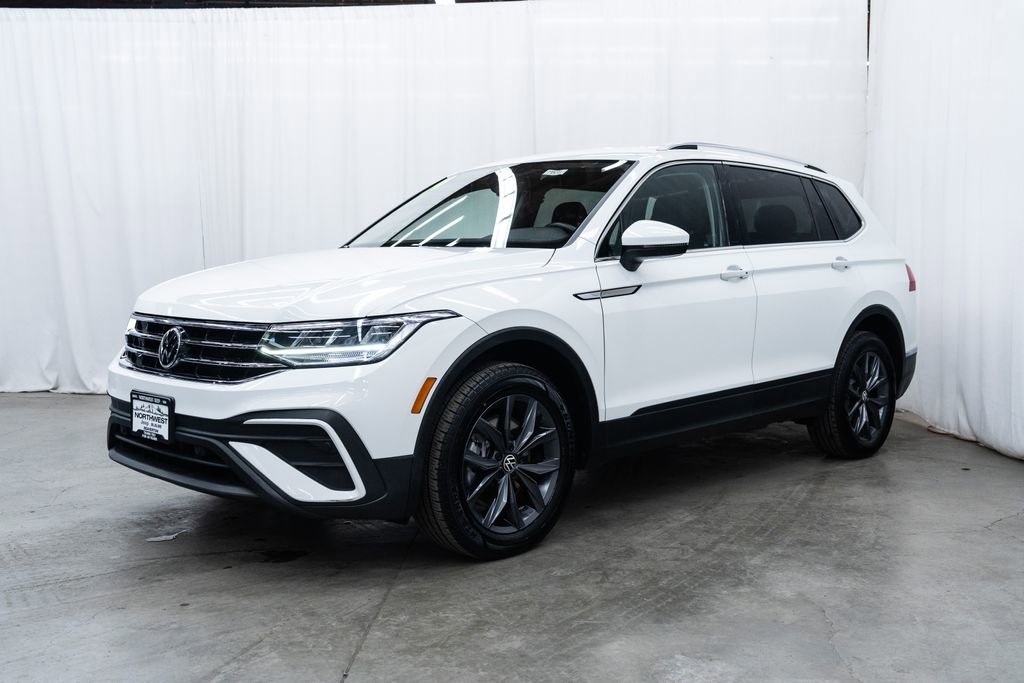 Used 2024 Volkswagen Tiguan SE image 3