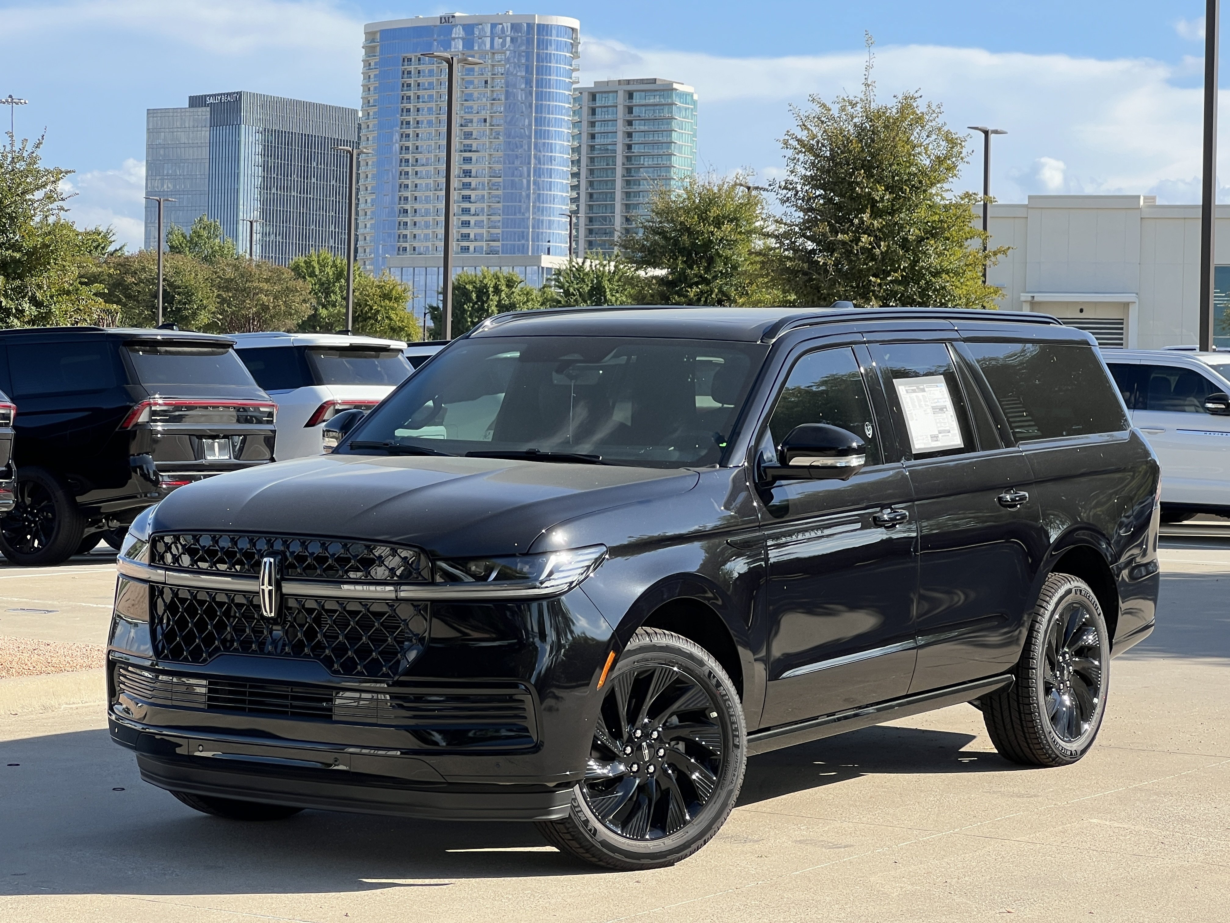 New 2027 Lincoln Navigator L Reserve w/ Jet Appearance Package