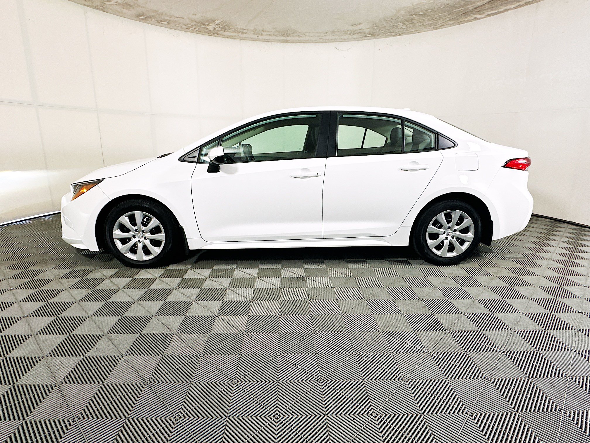 Used 2025 Toyota Corolla LE FWD image 6
