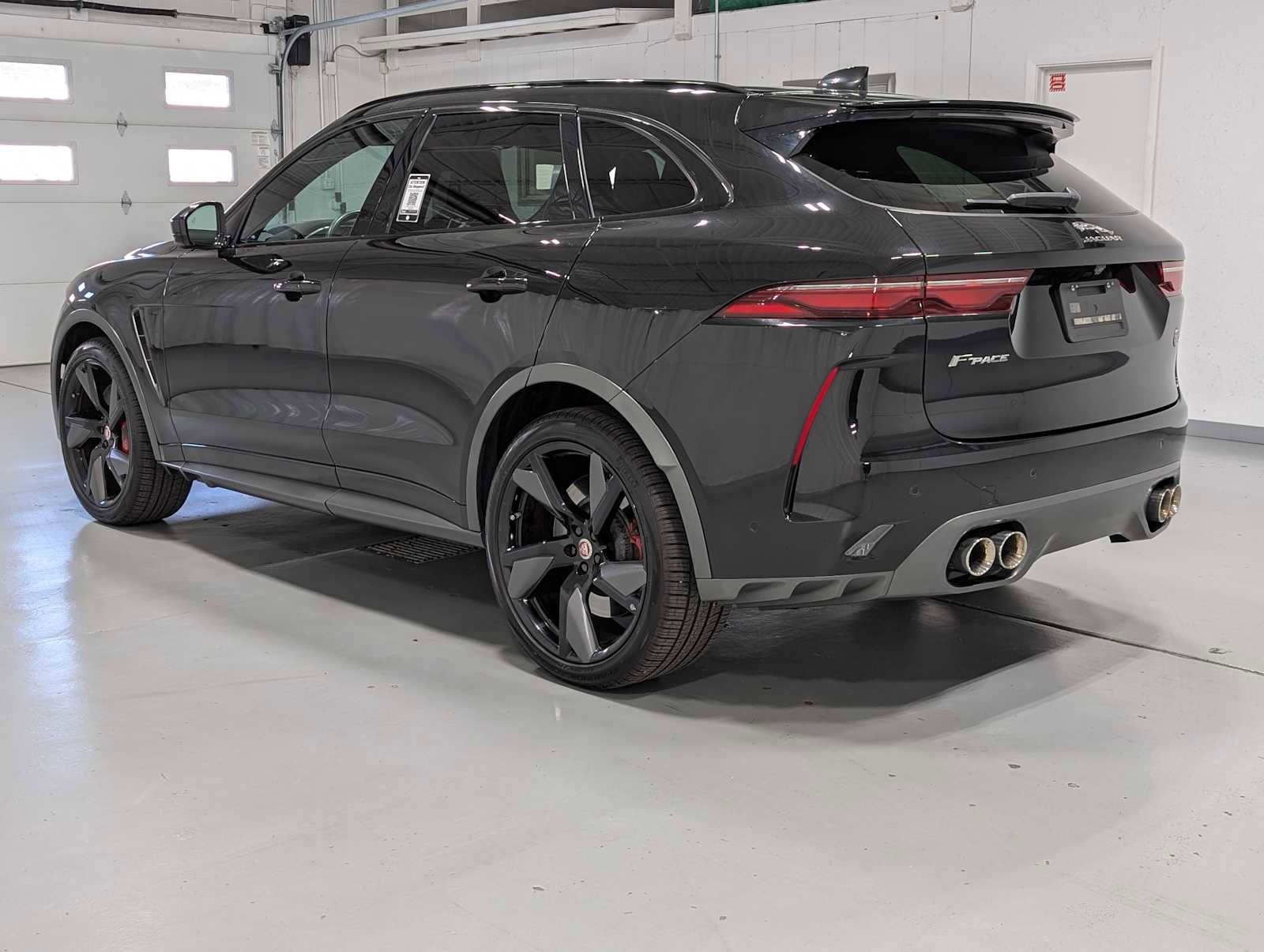 Used 2021 Jaguar F-PACE SVR image 9