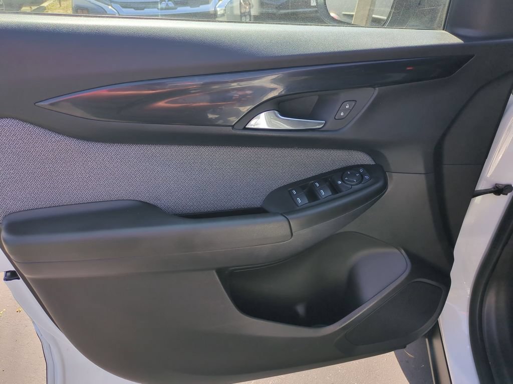 Used 2025 Chevrolet TrailBlazer LT AWD/4WD image 11