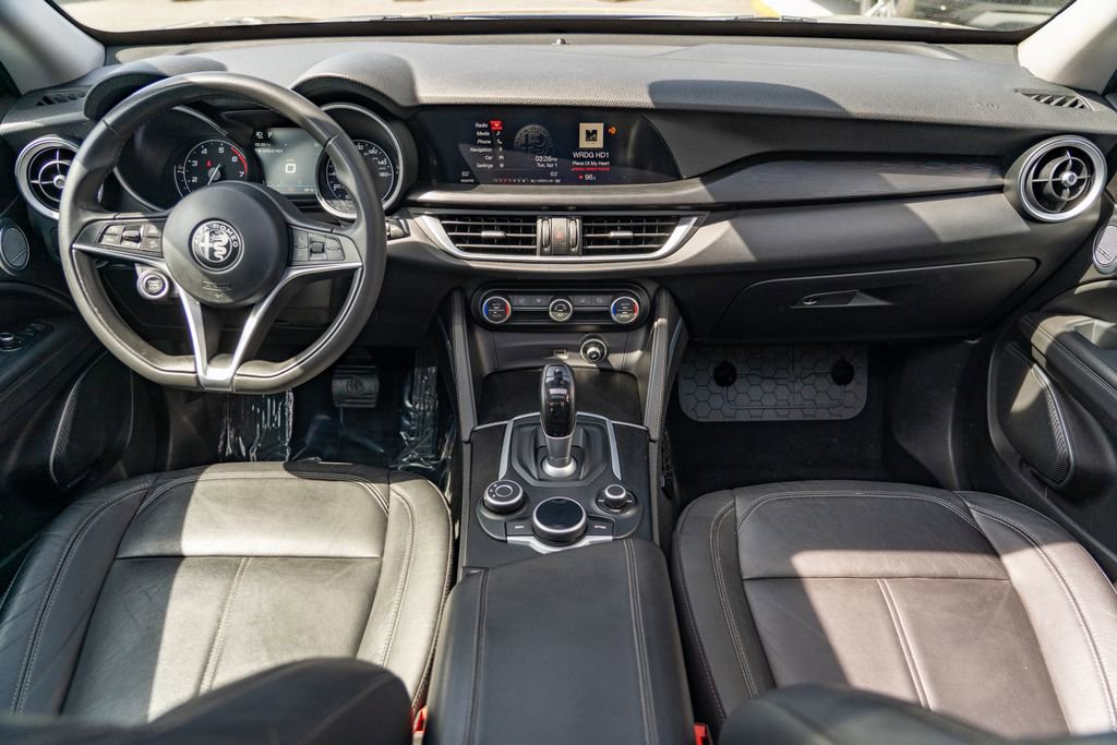 Used 2018 Alfa Romeo Stelvio AWD image 21