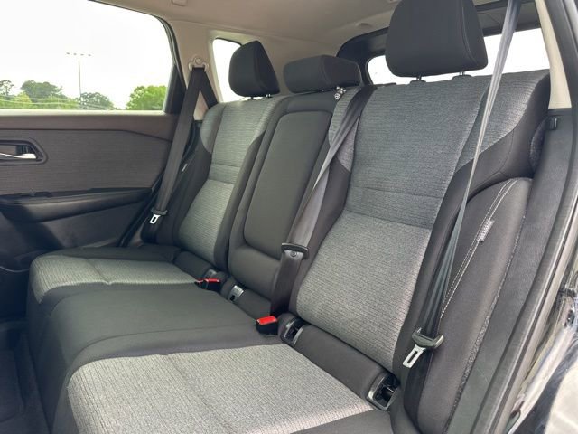 Used 2023 Nissan Rogue SV image 28