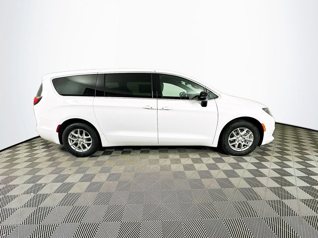 New 2026 Chrysler Voyager LX FWD image 10