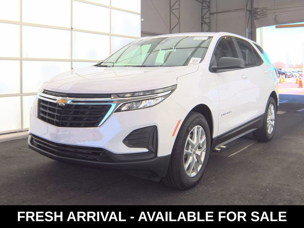 Used 2024 Chevrolet Equinox LS w/ Driver Confidence II Package image 4