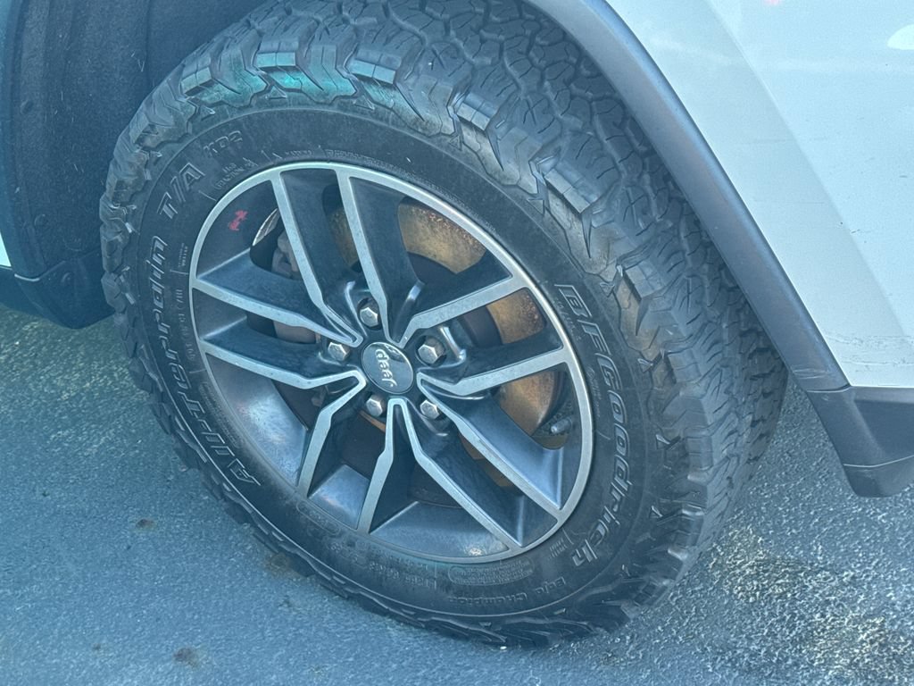 Used 2018 Jeep Grand Cherokee Trailhawk AWD/4WD image 9