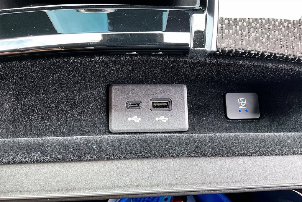 Certified 2025 Cadillac Escalade V AWD/4WD image 26