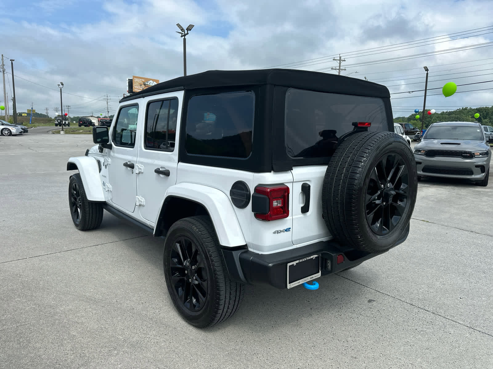 Used 2022 Jeep Wrangler Unlimited Sahara w/ Cold Weather Group image 5