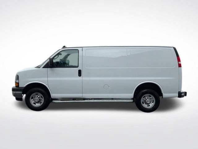 Used 2024 Chevrolet Express 2500 w/ Driver Convenience Package RWD image 4