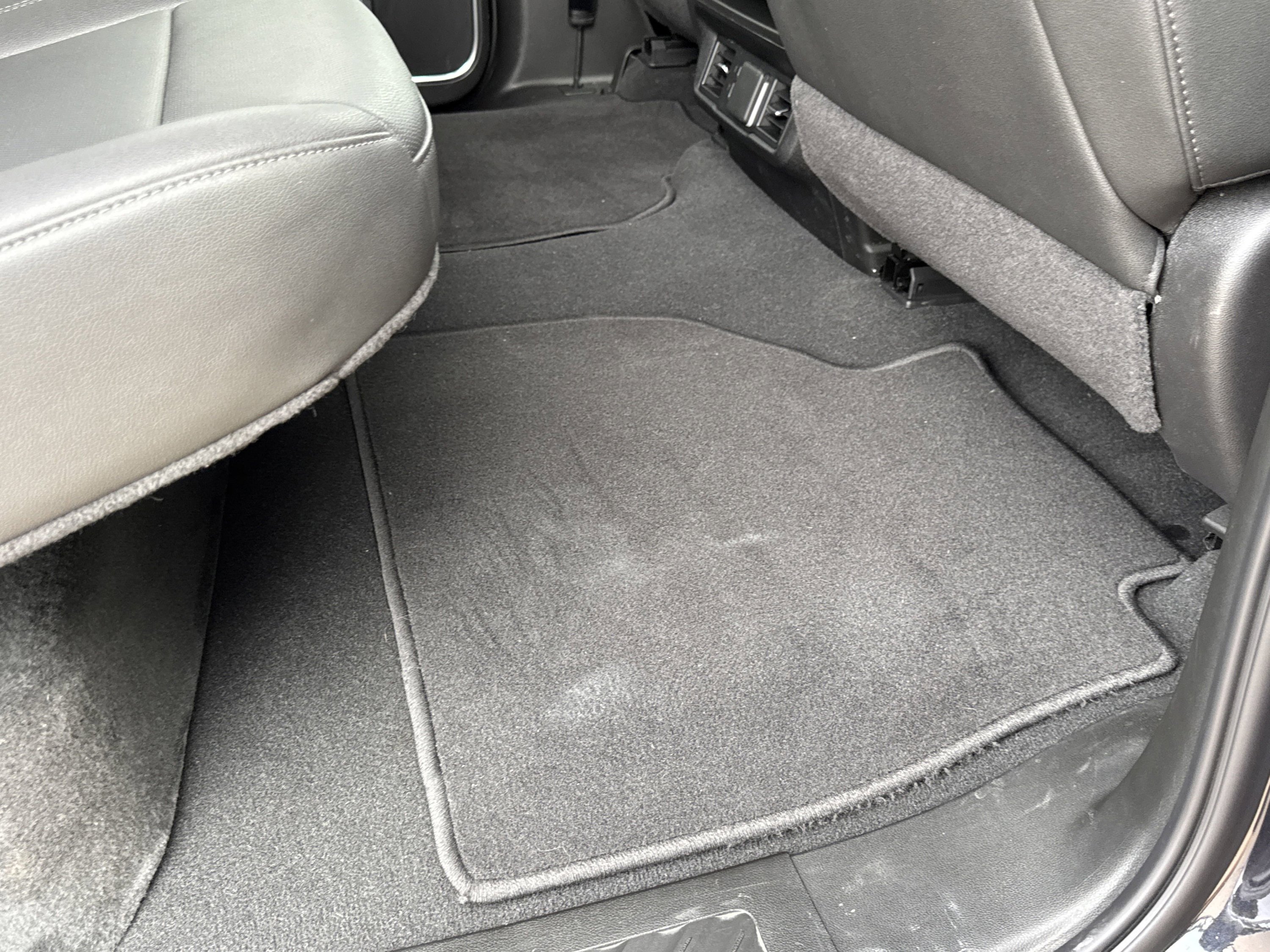 Used 2025 GMC Sierra 1500 SLT image 39