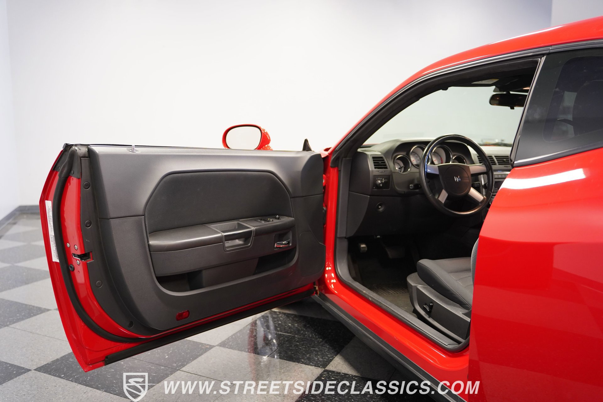 Used 2009 Dodge Challenger R/T image 36