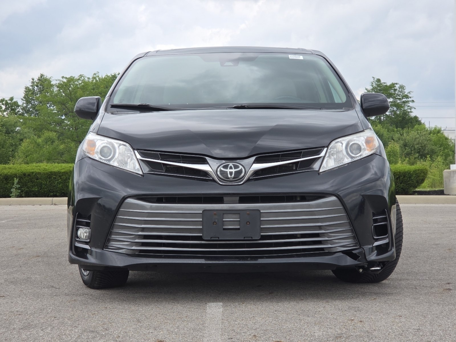 Used 2019 Toyota Sienna XLE w/ XLE Navigation Package AWD/4WD image 12