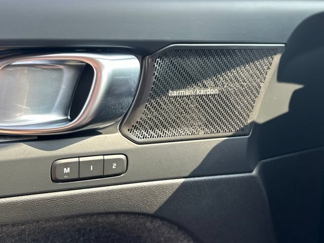 Certified 2024 Volvo XC40 B5 Plus w/ Protection Package Premier AWD/4WD image 31