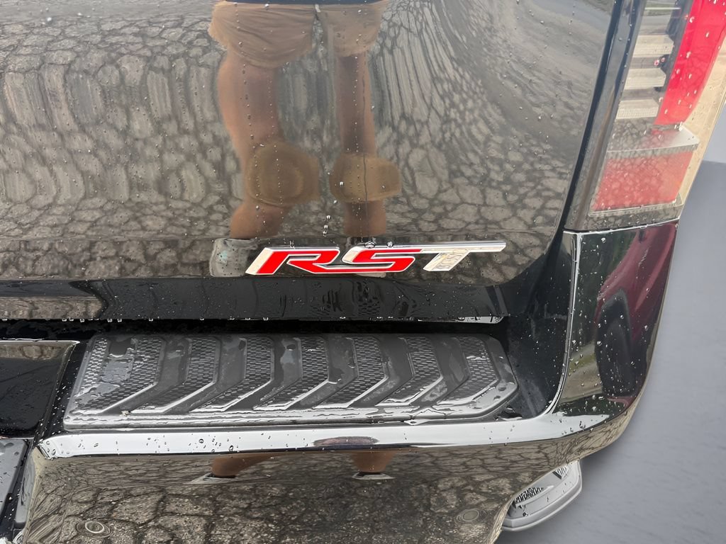 Used 2025 Chevrolet Silverado EV RST AWD/4WD image 38