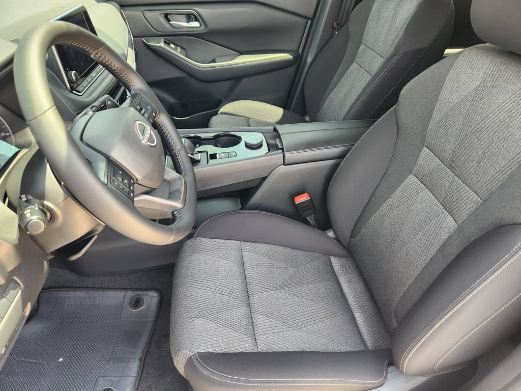 Used 2026 Nissan Rogue SV w/ Cold Weather Package AWD/4WD image 13
