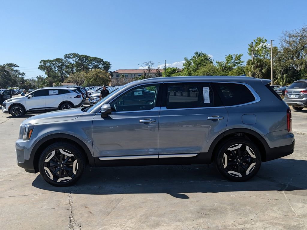 Certified 2025 Kia Telluride S image 5