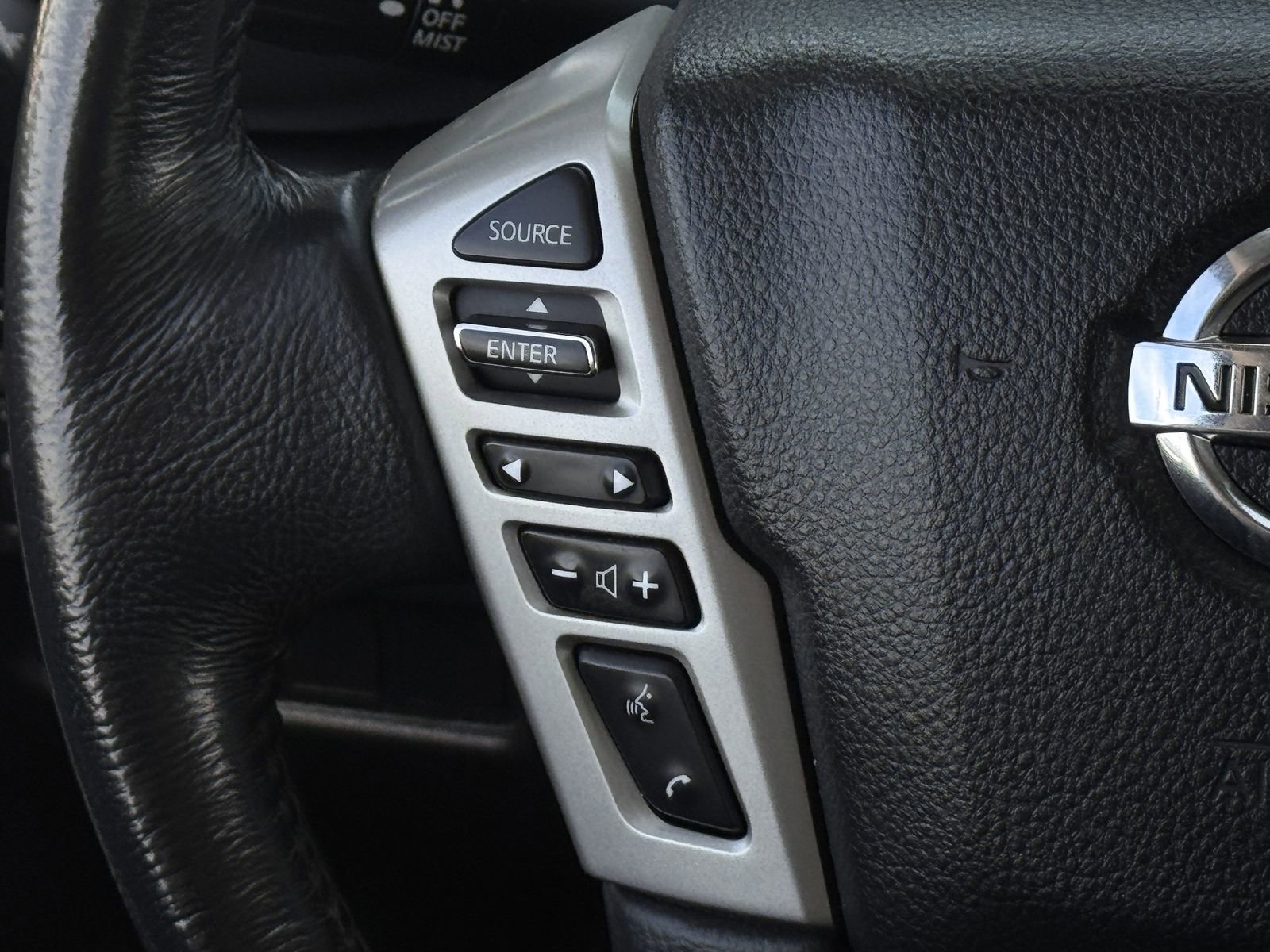 Used 2020 Nissan Titan SV w/ SV Convenience Package image 16