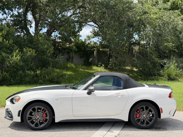 Used 2018 FIAT 124 Spider Abarth w/ Convenience Group RWD image 2