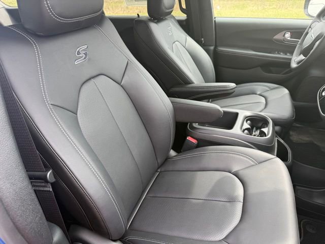 New 2026 Chrysler Pacifica Select image 13