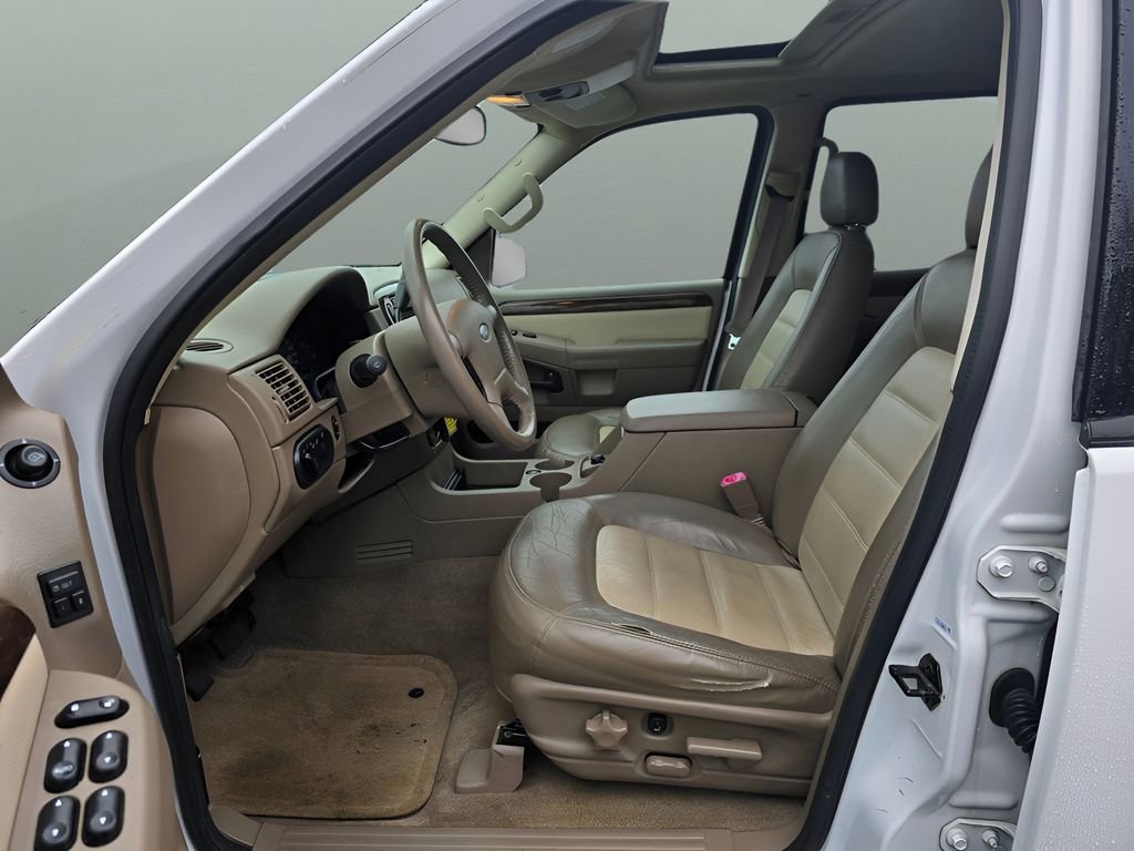Used 2004 Ford Explorer Eddie Bauer image 14