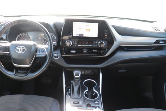 Used 2024 Toyota Highlander LE image 16